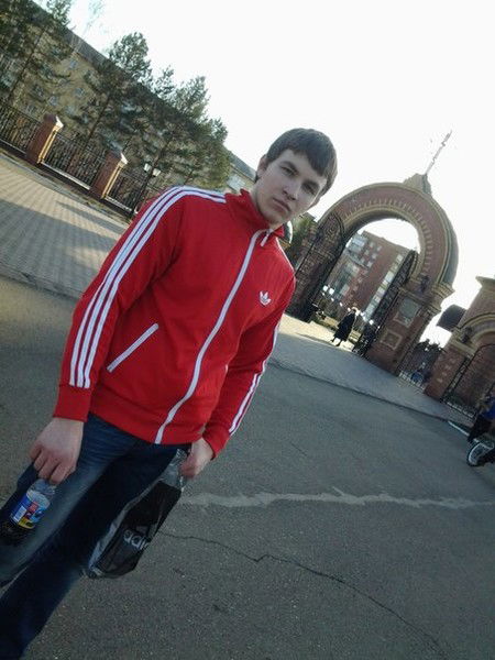 Антон Неустроев