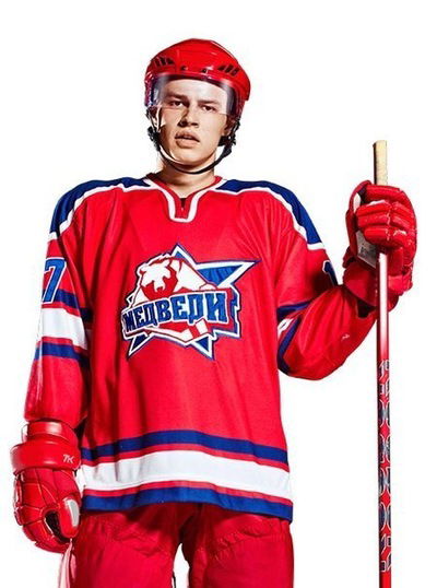 Антон Антипов