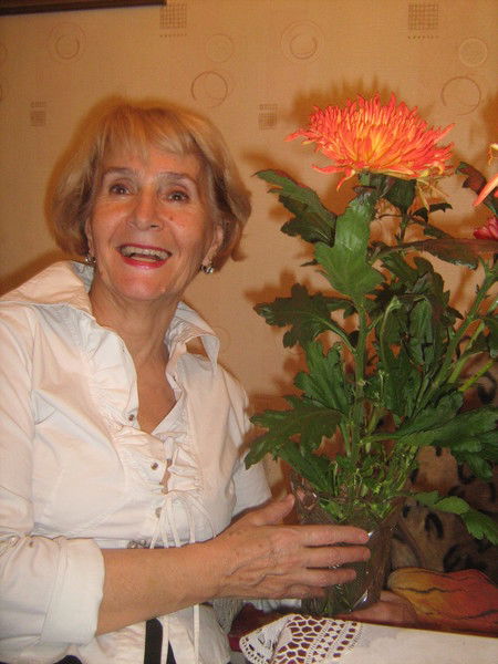 Элли Миронова