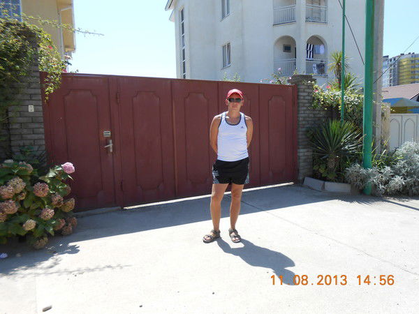 Евгений Ларионов