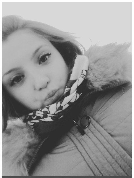 Брюнеточка ))