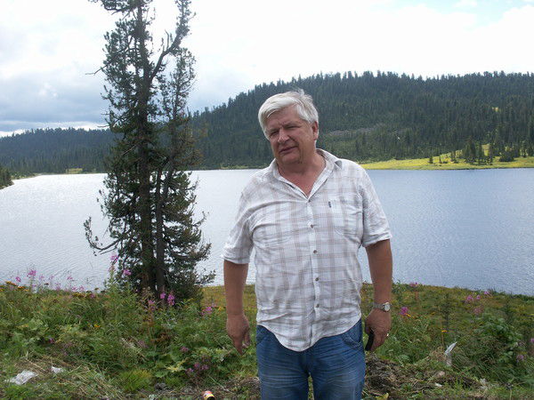 Леонид Степанов