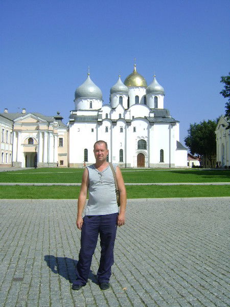 Леонид Махов