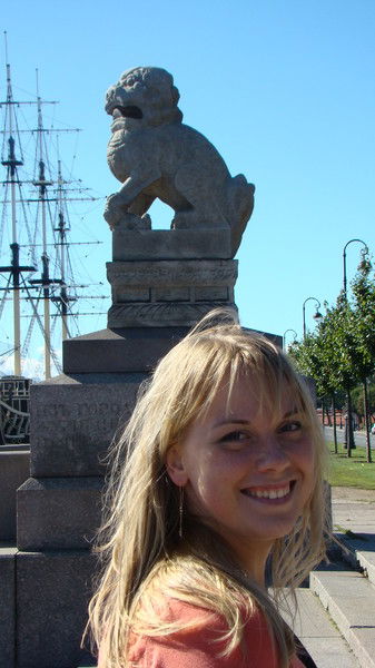 Лена Попова