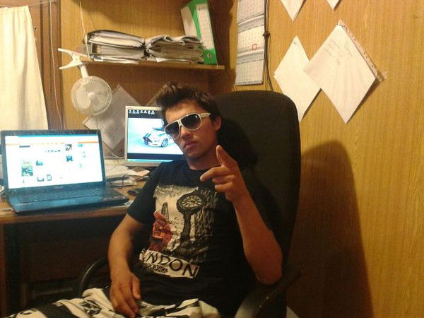 Джоник Холов