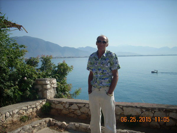 Александр Титов