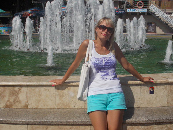 Люба Попова