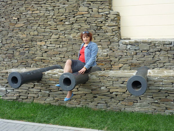 Света Надим