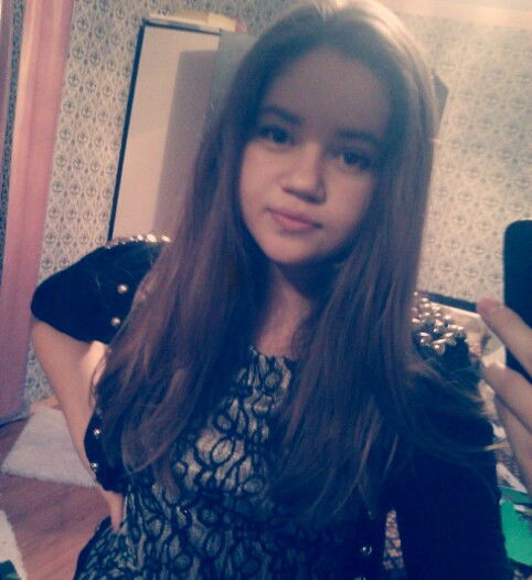 **))Fillette. Arc-*en-Ciel