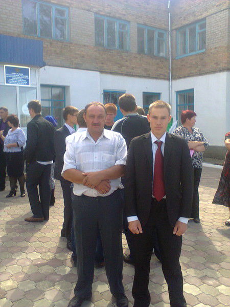 Александр Емельянов