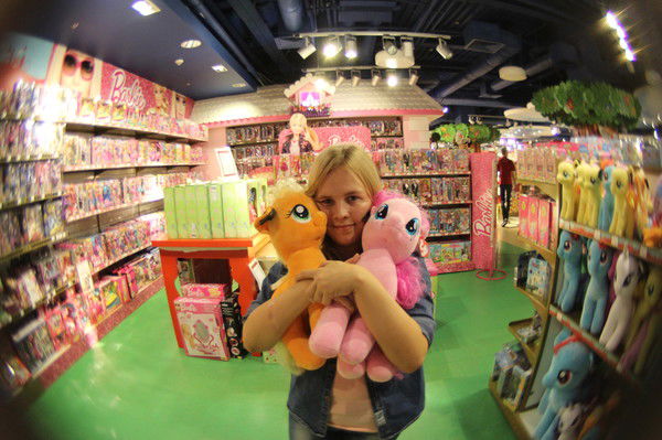 Люси Деклониус