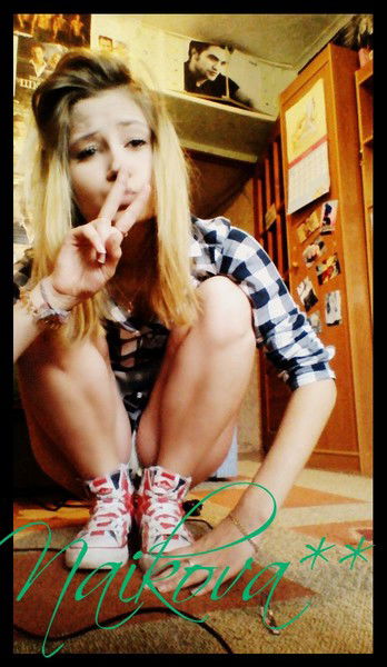 Девочка Бро .