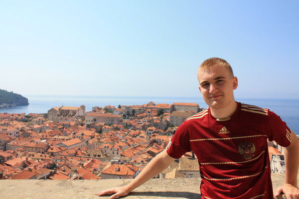 Максим Леонов