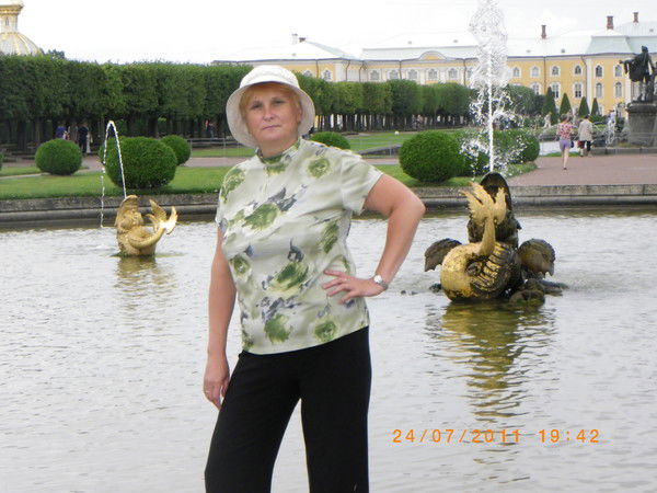 Елена Овчарова