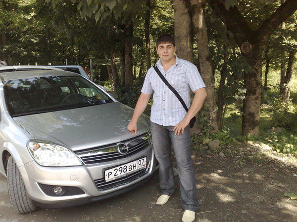 Юрий Захаров