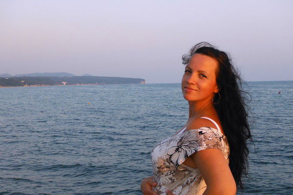 Елена Любимова