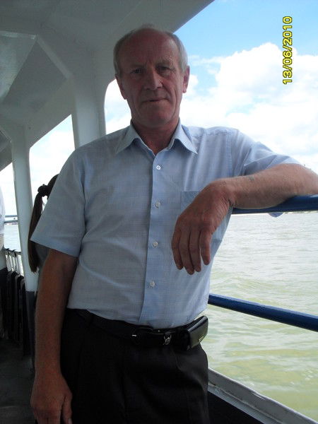 Анатолий Иванов