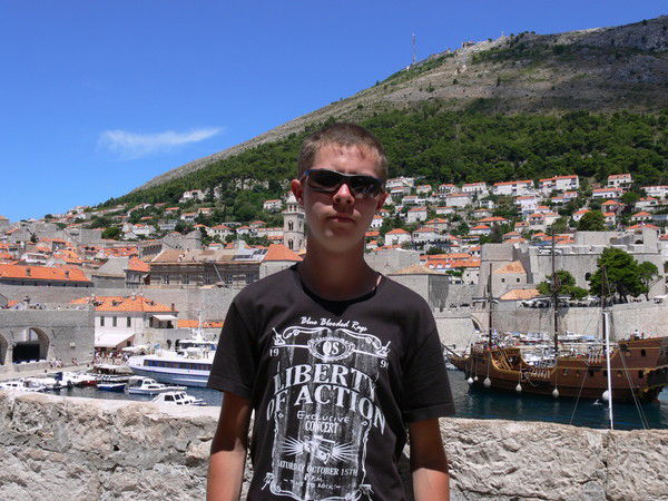 Максим Анатольев