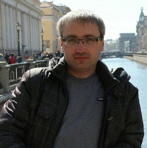 Олег Максаков