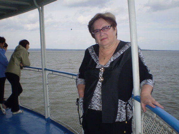 Анна Попова