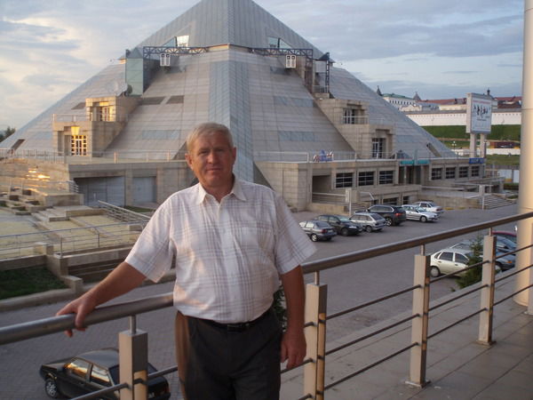 Михаил Авазов