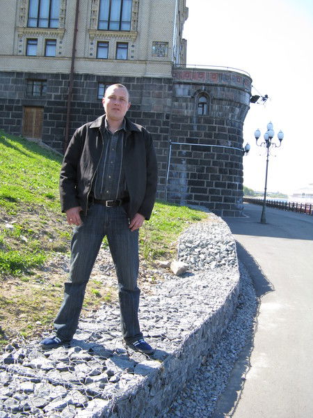 Алексей Тихонов