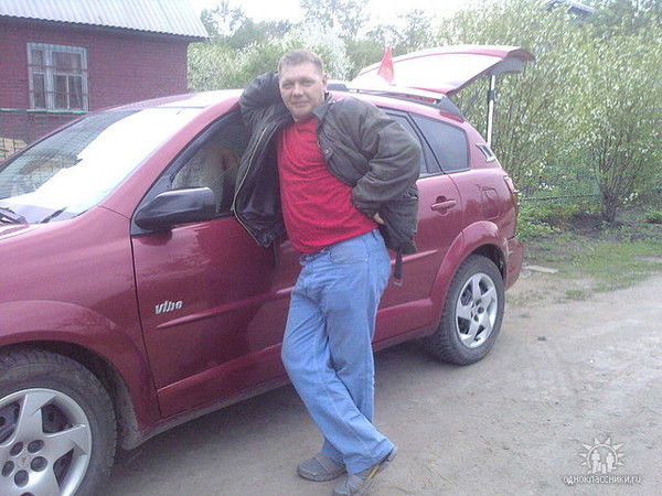 Евгений Ларионов