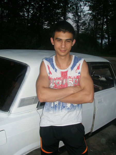 Максим Младов