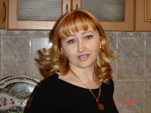 Аня Хакурате