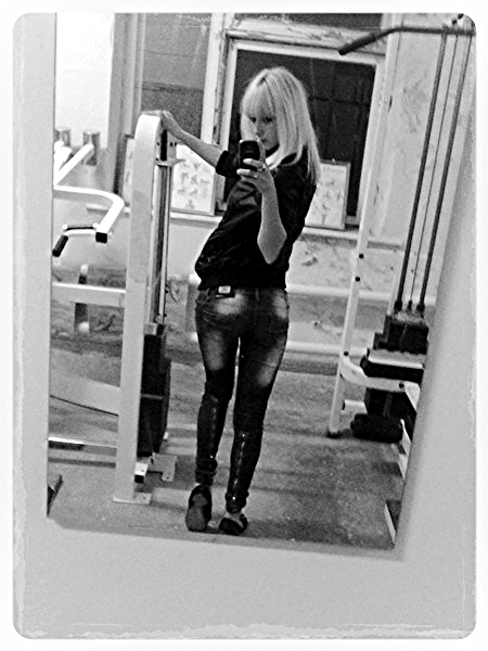 Блондиночка Анюта