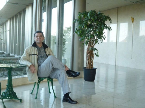 Николай Холодий