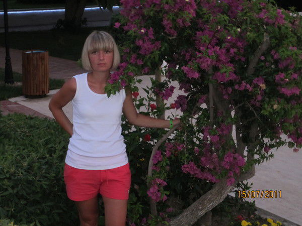 Лена Белова