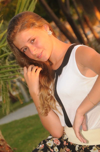 Таня Попова