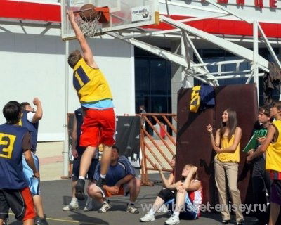 Артем Антипов