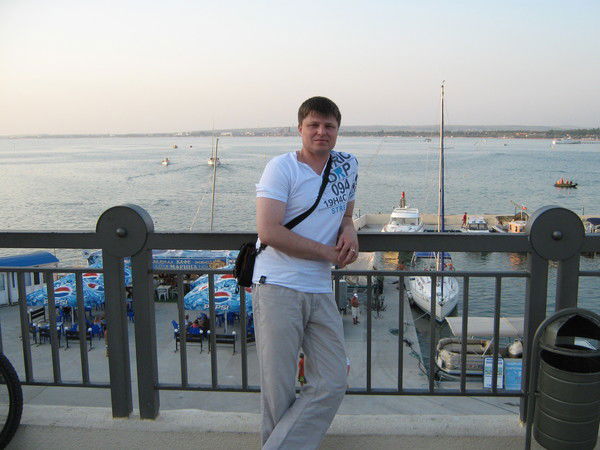 Евгений Овчаров