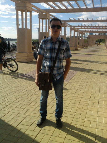 Евгений Омаров