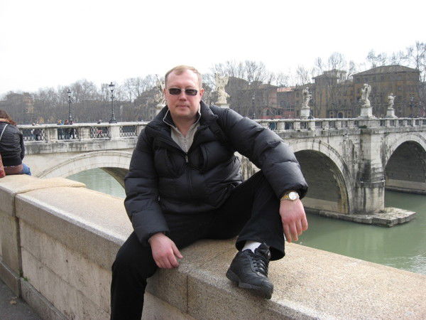 Дмитрий Леонов