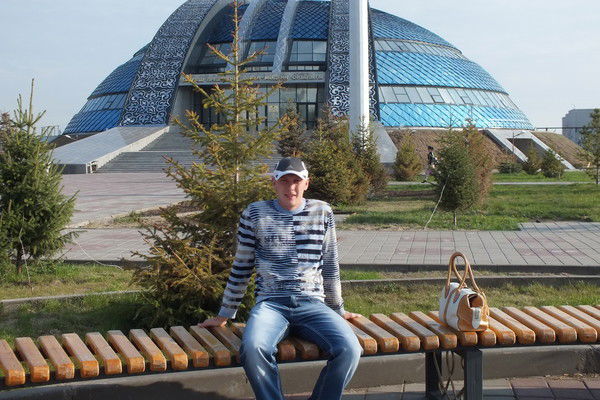 Александр Николаев