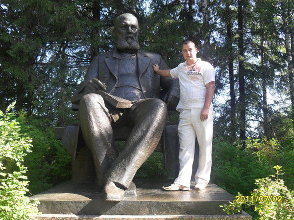 Илья Гомзяков