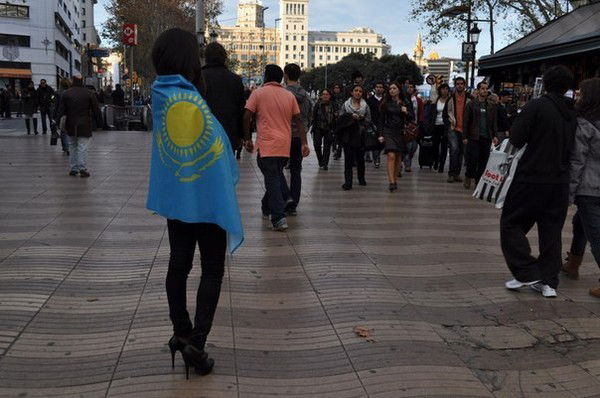 Брюнеточка *******