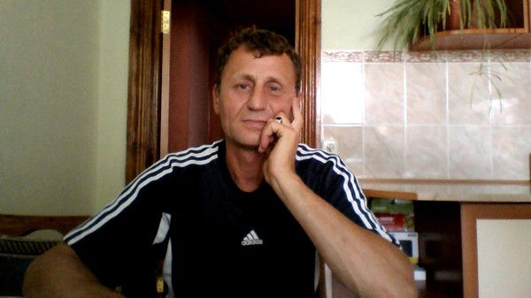 Олег Ларионов