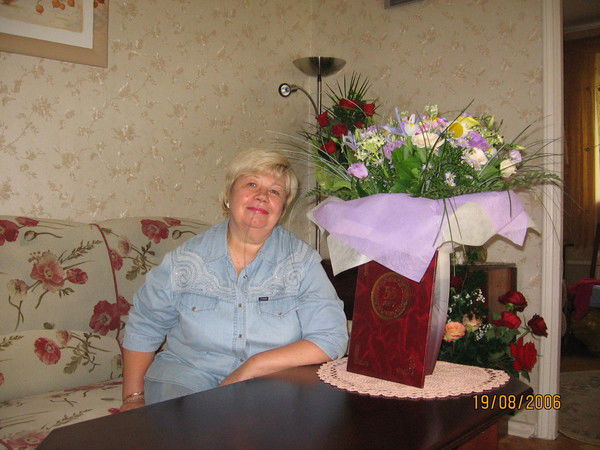 Елена Леонова