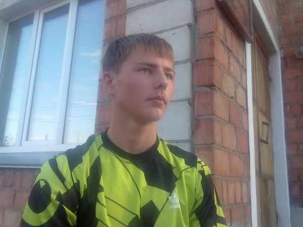 Максим Олейник