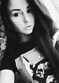 Аня Холодова