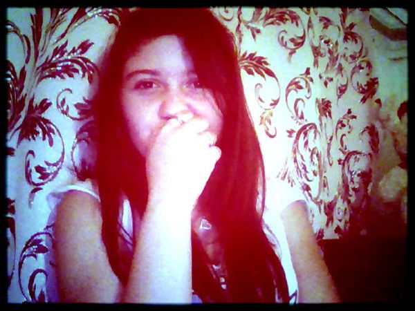 Анюта:* Дубець