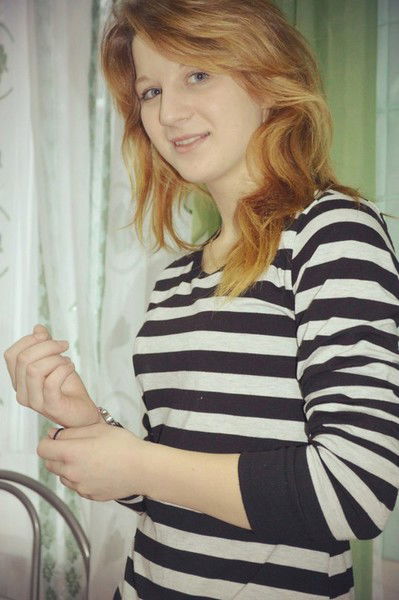 Алёнушка Пчела