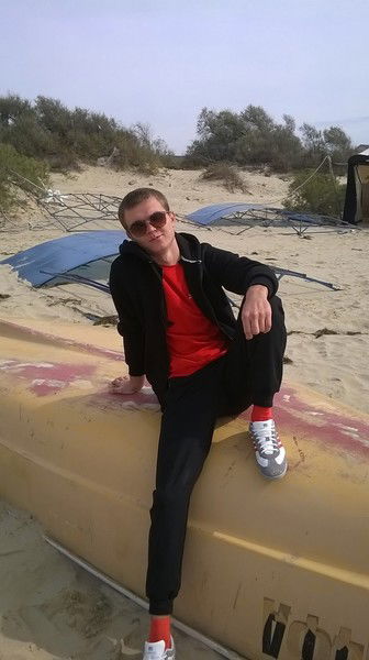 Женя Азаров