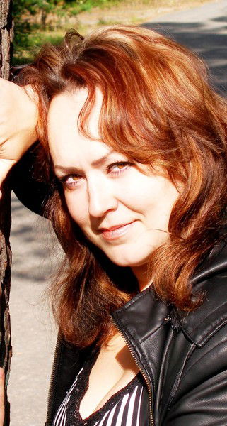 Юля Суханова