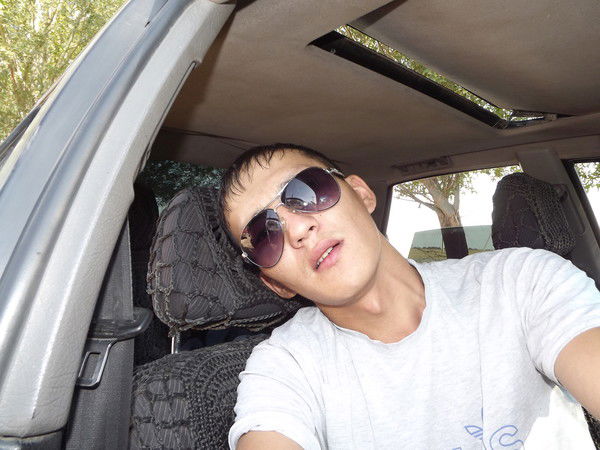 >Асxат< >Аманбаев<