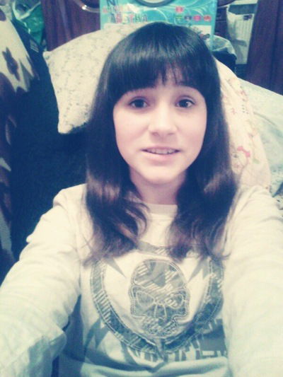 Аня Кучерява